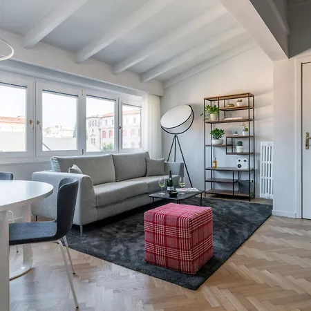 Apartament Chiaroscuro By Al *