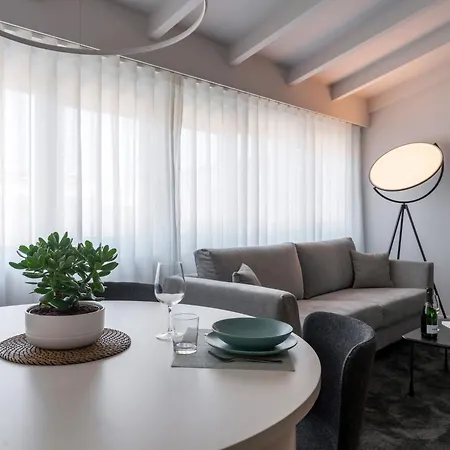 Apartment Chiaroscuro By Al Brescia