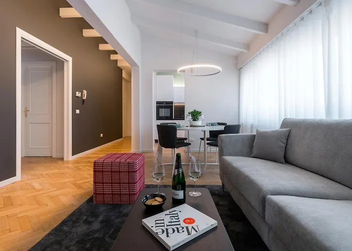 Апартаменты Chiaroscuro By Al *